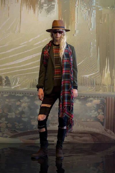 Look 15